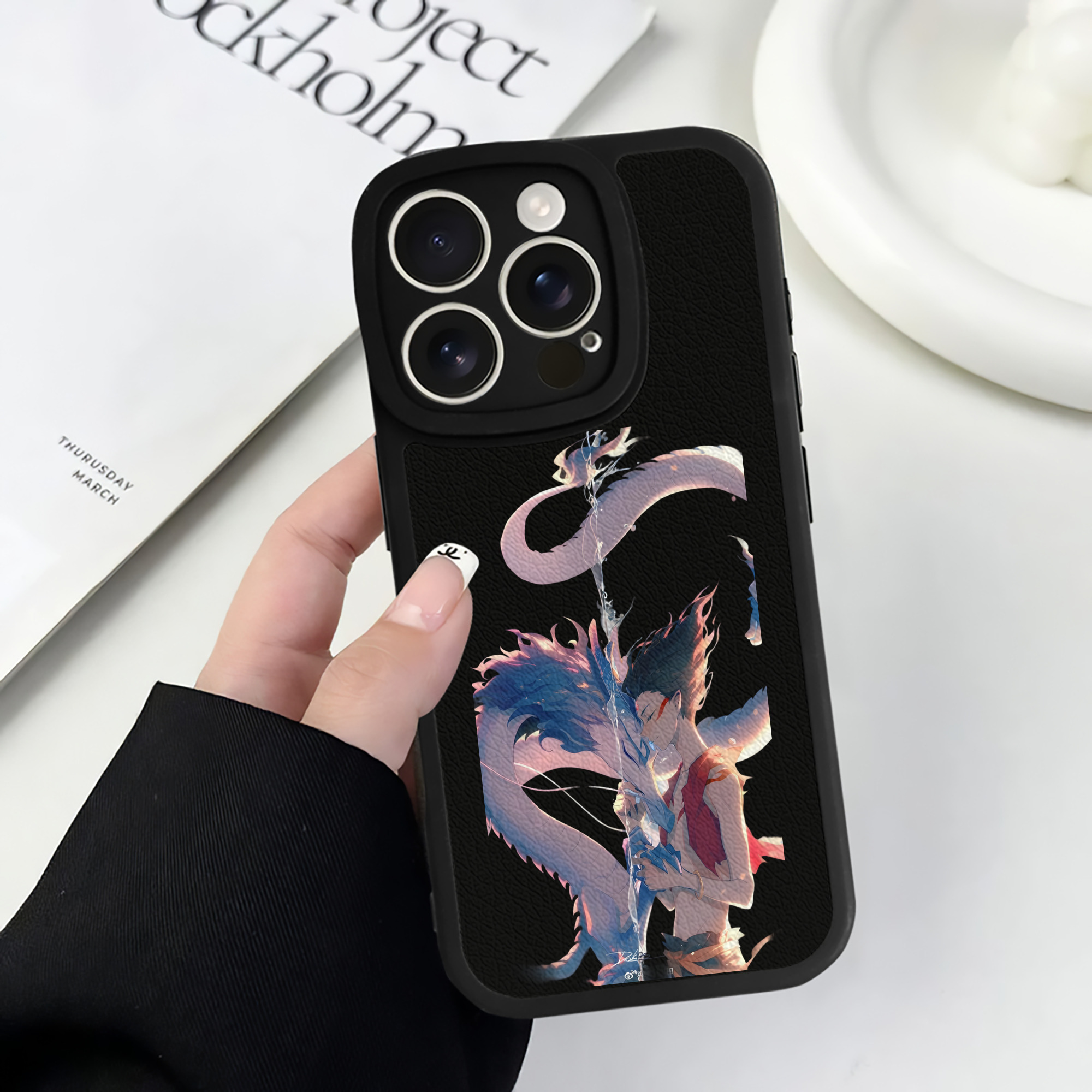 （画像用） Ne Zha 2 ナタ 魔童の大暴れ 【iPhone 16シリーズ対応】シリコンスマホケース（レザー調） 材質：シリコン